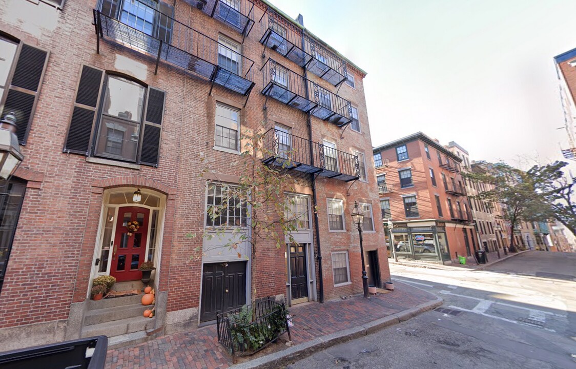 87 Myrtle St, Unit 5 in Boston, MA - Foto de edificio