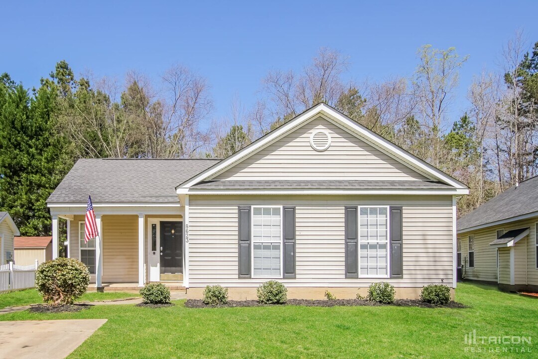 8623 Treyburn Dr in Charlotte, NC - Building Photo