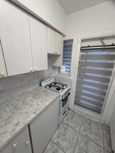 7840 Harding Ave, Unit 2 in Miami, FL - Foto de edificio - Building Photo