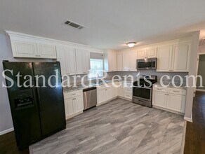 389 Woodstock Dr SW in Atlanta, GA - Building Photo - Building Photo