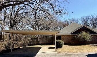 946 E 3rd St in Weatherford, TX - Building Photo