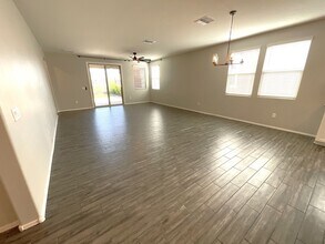 7937 S Golden Bell Dr in Tucson, AZ - Building Photo - Building Photo