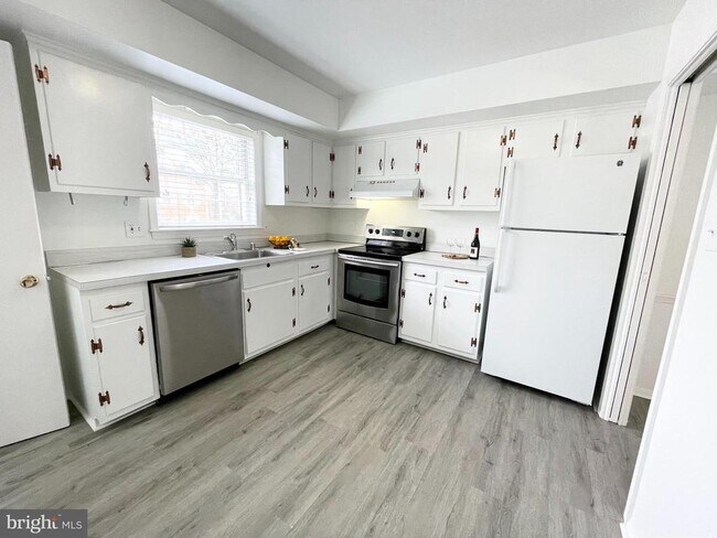 6610 Burlington Pl in West Springfield, VA - Building Photo - Building Photo