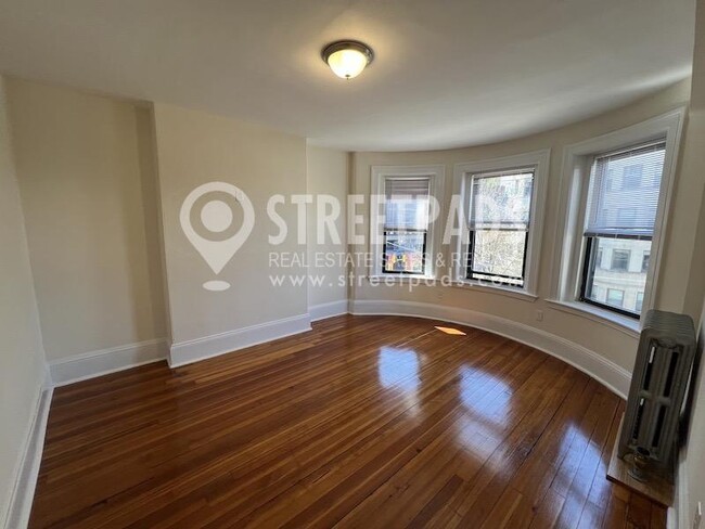 885 Massachusetts Ave in Cambridge, MA - Building Photo - Building Photo