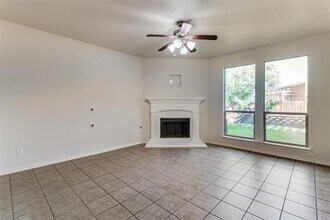 2033 Frosted Willow Ln in Fort Worth, TX - Building Photo - Building Photo