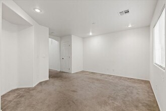 9267 Hollander Ave in Las Vegas, NV - Building Photo - Building Photo