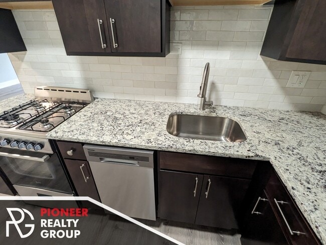 454 W Barry Ave, Unit 4 in Chicago, IL - Building Photo - Building Photo