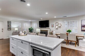 6382 Waverly Way in Fort Worth, TX - Building Photo - Building Photo