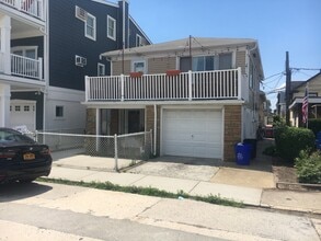 61 Indiana Ave, Unit upper in Long Beach, NY - Foto de edificio - Building Photo