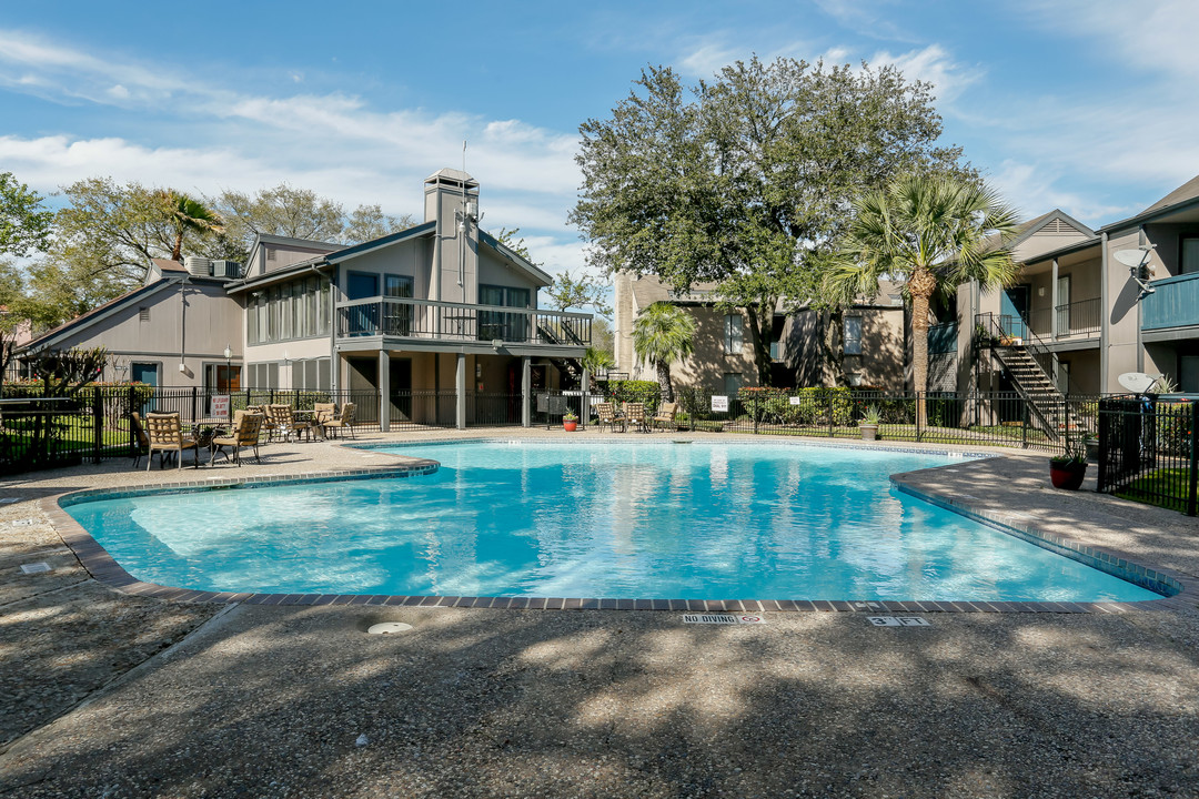 Las Varandas Apartments in Houston, TX - Building Photo