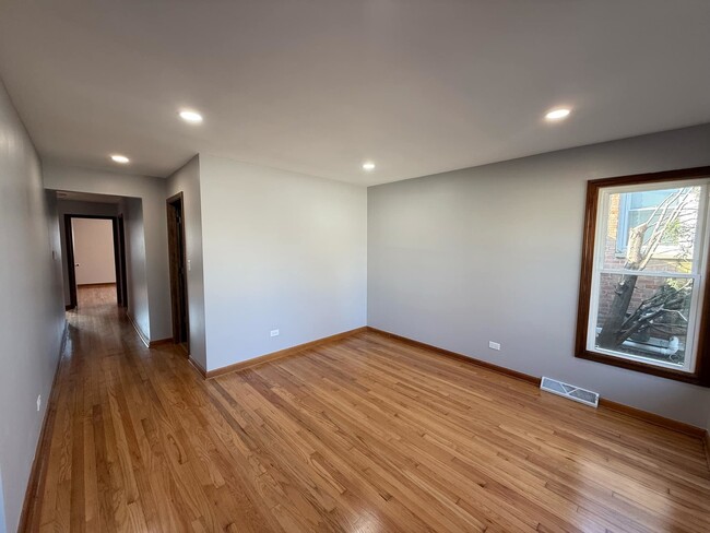 7504 Latrobe Ave in Burbank, IL - Building Photo - Building Photo