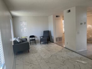 2260 E Avenue Q4, Unit 70 in Palmdale, CA - Building Photo - Building Photo