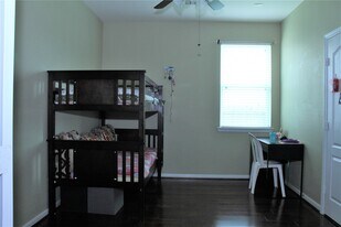 326 Trillium Dr in Sugar Land, TX - Building Photo
