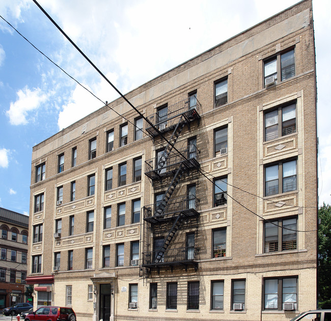 5801 Palisade Ave in West New York, NJ - Building Photo - Building Photo