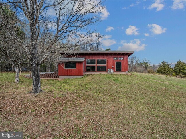 2295 Mountain Run Rd, Unit E7 in Berkeley Springs, WV - Building Photo - Building Photo