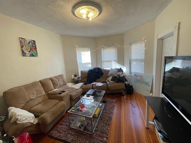 34 Darling St, Unit 3 in Boston, MA - Building Photo - Building Photo