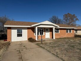 1115 Asalee St in Altus, OK - Building Photo