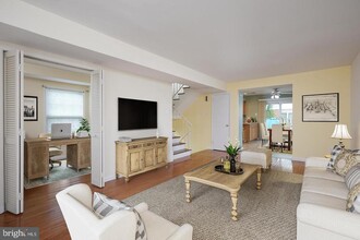 2501 Windbreak Dr in Alexandria, VA - Building Photo - Building Photo