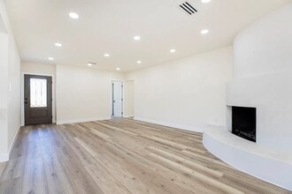 11110 Odell Ave in Sunland, CA - Foto de edificio - Building Photo