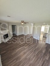 4560 Longtree Ave in Memphis, TN - Foto de edificio - Building Photo