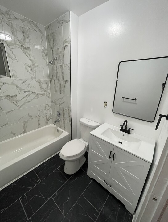 740 Iranistan Ave, Unit 2 in Bridgeport, CT - Building Photo