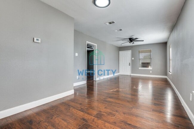 1323 Grinnell St in Dallas, TX - Building Photo - Building Photo