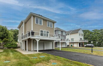 6 Rocky Ridge Cir in Exeter, NH - Building Photo - Building Photo