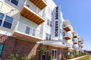 Seaside Harbor in Virginia Beach, VA - Building Photo