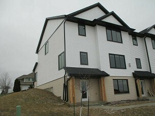 290 Kenneth Dr in Iowa City, IA - Building Photo
