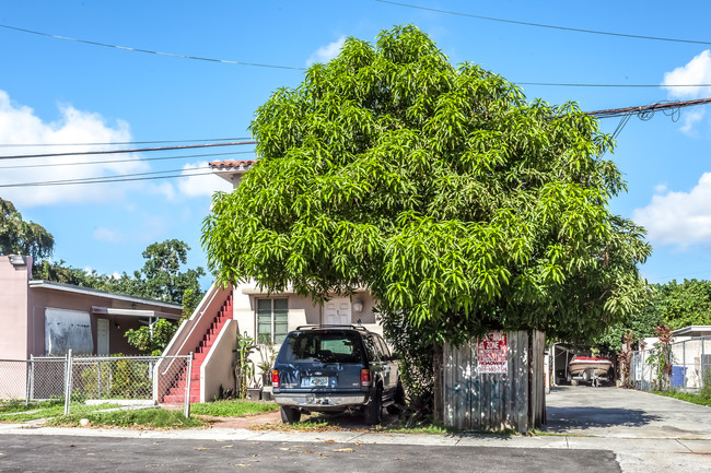 711 SW 11th St in Miami, FL - Building Photo - Building Photo