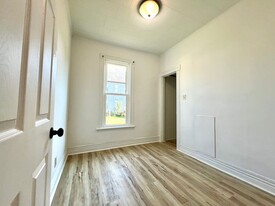 39 1/2 Milton Ave, Unit 1 Apartamentos