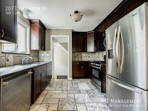 2073 Hampton Rd in Grosse Pointe Woods, MI - Building Photo - Building Photo