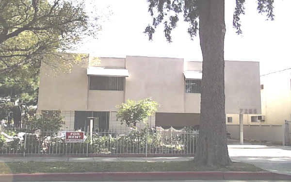 7256 Jordan Ave in Canoga Park, CA - Building Photo