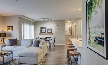 Pembroke Woods in Pembroke, MA - Foto de edificio - Building Photo