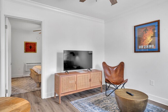 2200 Oretha Castle Haley Blvd in New Orleans, LA - Foto de edificio - Building Photo