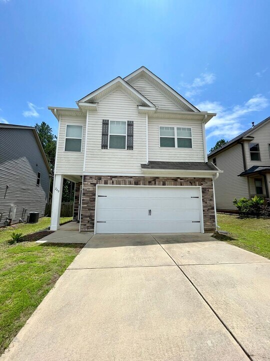 240 Bickley View Ct in Chapin, SC - Building Photo