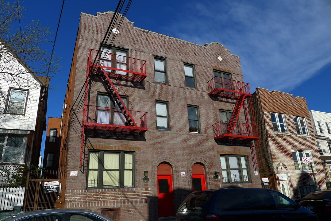 1309 Thieriot Ave in Bronx, NY - Building Photo