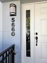 5660 SW 78th St in Miami, FL - Building Photo - Building Photo