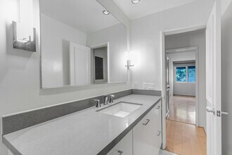 8535 N W Knoll Dr in West Hollywood, CA - Building Photo - Building Photo