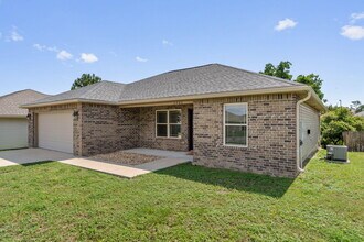 1922 Bright Water Dr in Gulf Breeze, FL - Building Photo - Building Photo
