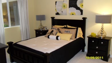 8700 Glenoaks Blvd in Los Angeles, CA - Foto de edificio - Building Photo