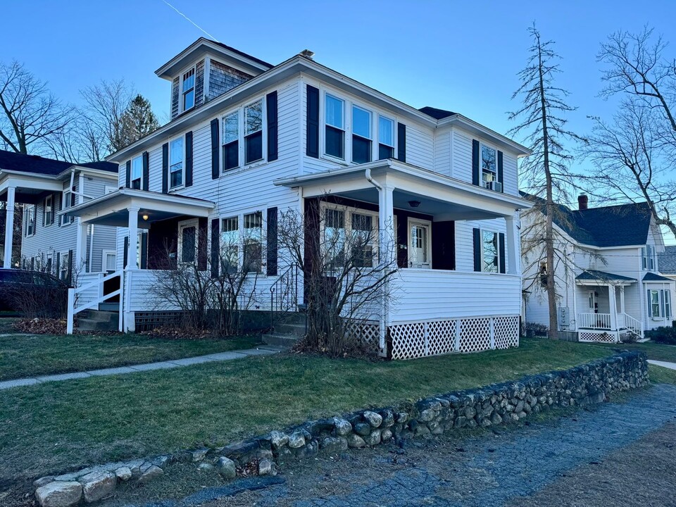 128 Oak St-Unit -128 Oak Street  - First Floor in Manchester, NH - Building Photo