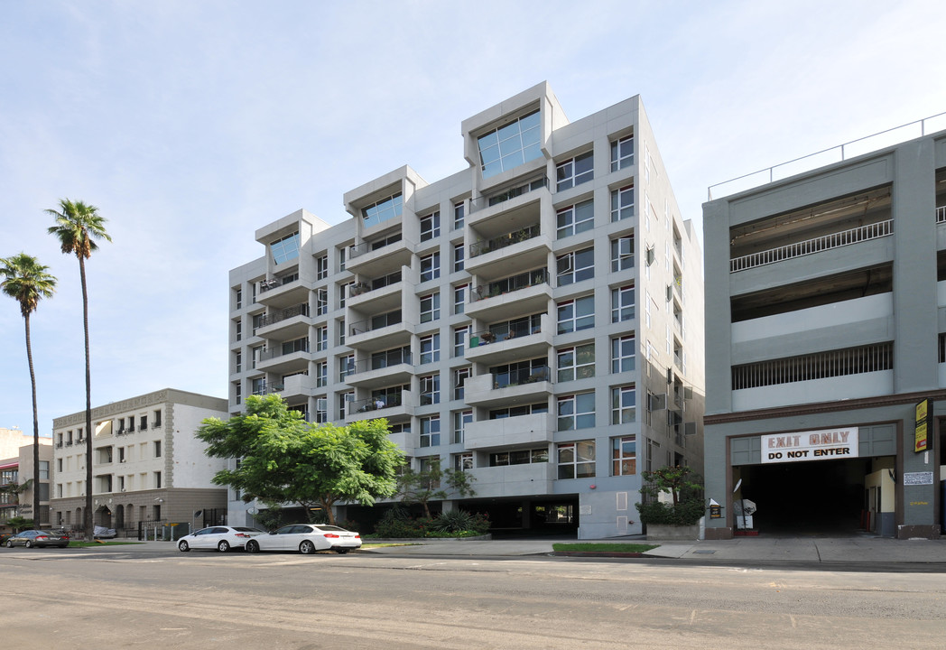 Kenmore Tower in Los Angeles, CA - Building Photo