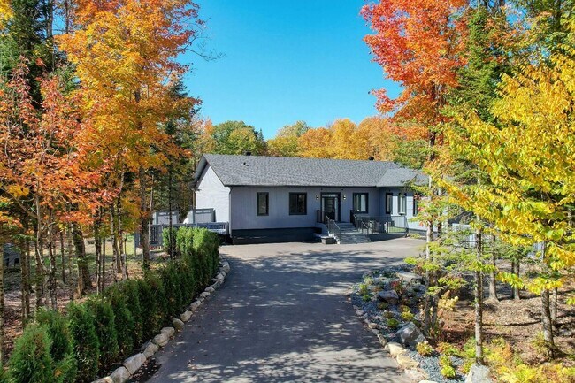 44 Chem. d'Estérel in Estérel, QC - Building Photo - Building Photo