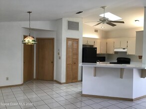 212 Ocean Breeze Cir, Unit 1 in Indialantic, FL - Building Photo - Building Photo