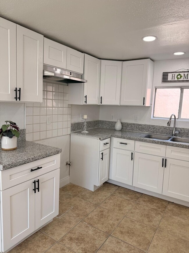 1716 1/2 Gage St, Unit REAR UNIT in Bakersfield, CA - Building Photo - Building Photo