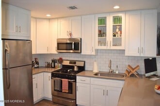 21 Brevent Ave in Leonardo, NJ - Building Photo - Building Photo