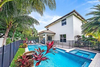 7075 Limestone Cay Rd in Jupiter, FL - Building Photo - Building Photo