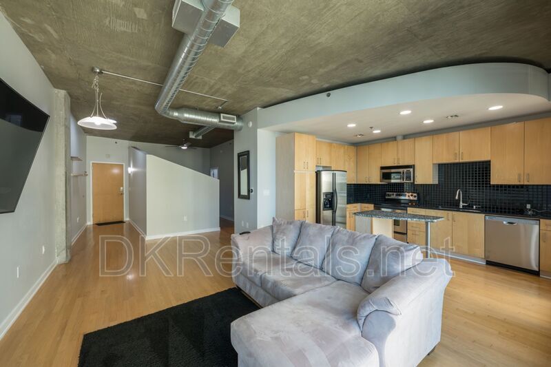 943 Peachtree St NE in Atlanta, GA - Building Photo