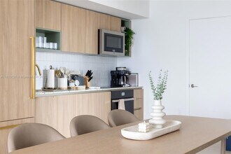 159 NE 6th St, Unit 3615 in Miami, FL - Building Photo - Building Photo